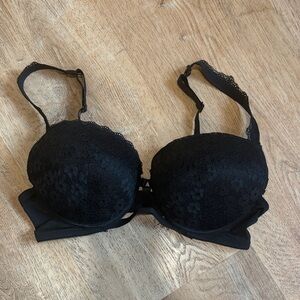Jezebel Elegant Black Lace Push Up Bra Like New 34D
